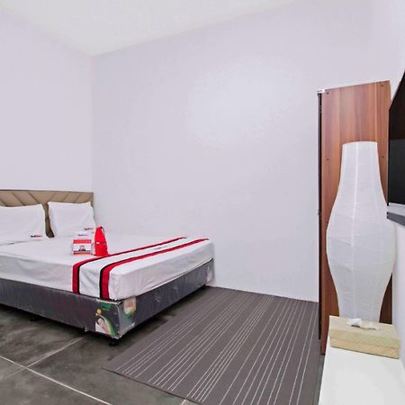 Hotel RedDoorz @ Radio Dalam Yakarta Exterior foto