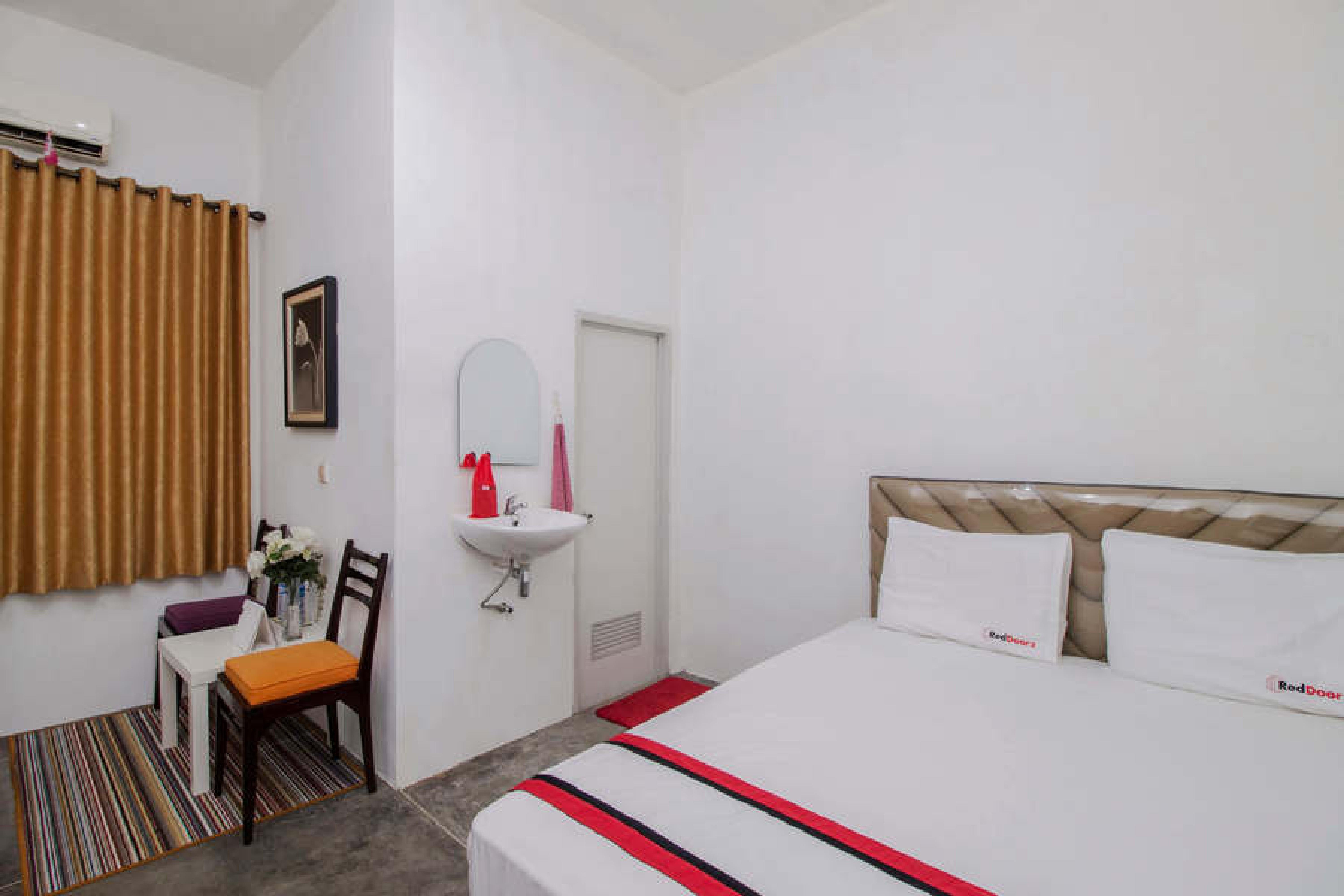 Hotel RedDoorz @ Radio Dalam Yakarta Exterior foto