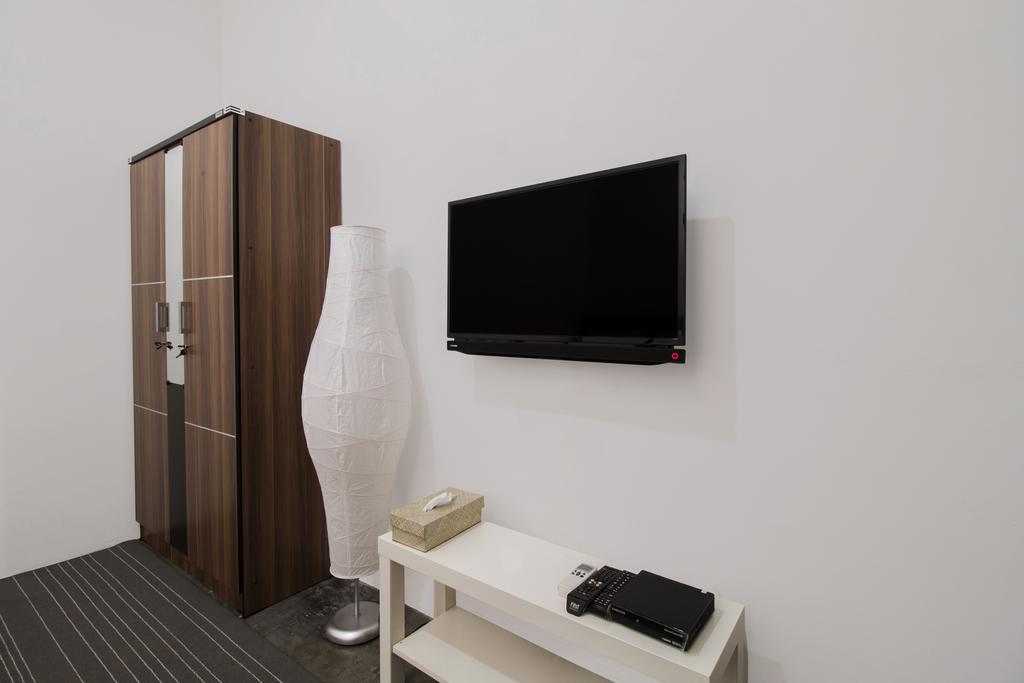 Hotel RedDoorz @ Radio Dalam Yakarta Exterior foto