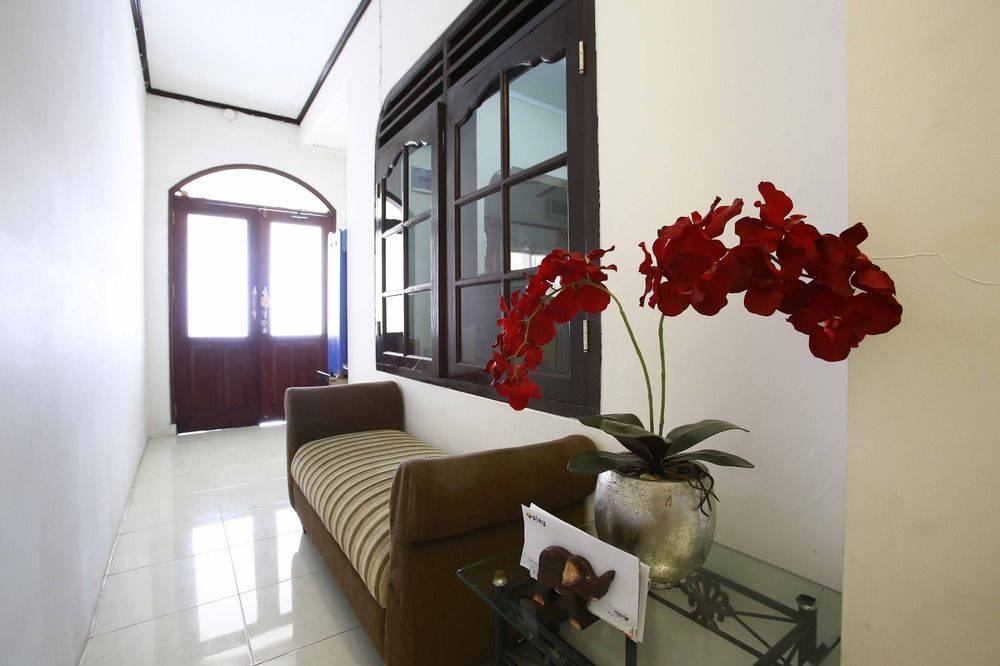 Hotel RedDoorz @ Radio Dalam Yakarta Exterior foto